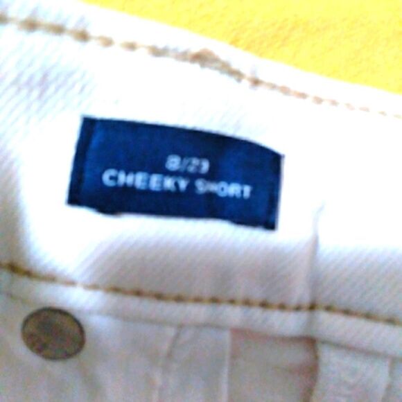 Gap White Cheeky Shorts 8/29 - Picture 7 of 8